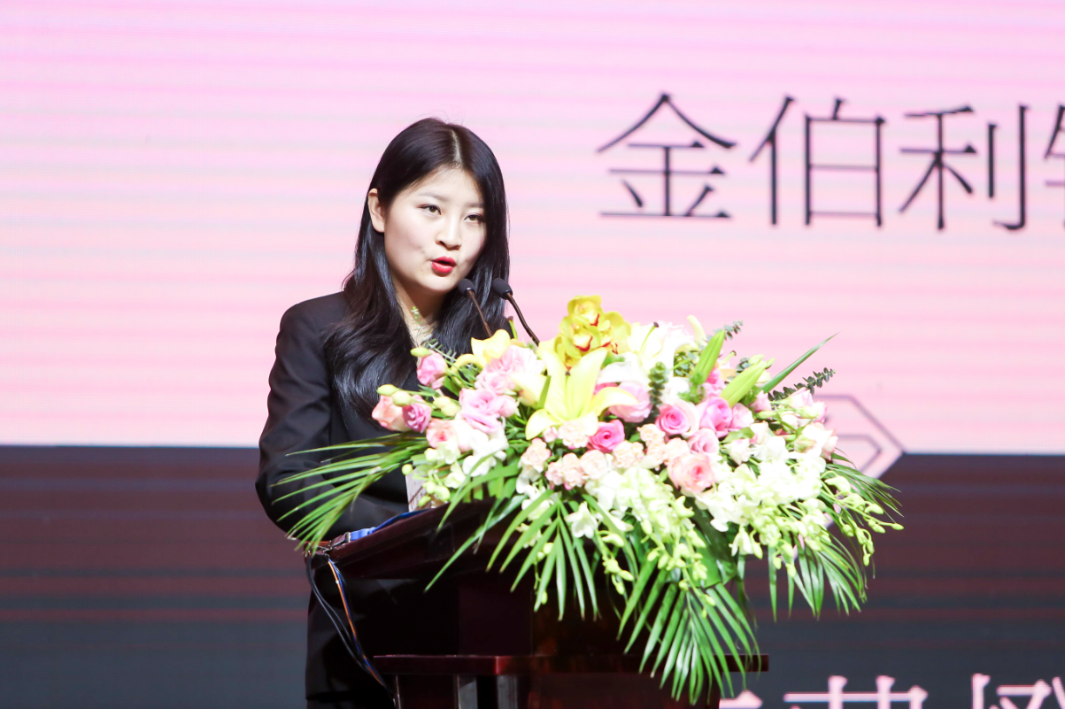 李费橙橙女士 李费橙橙女士