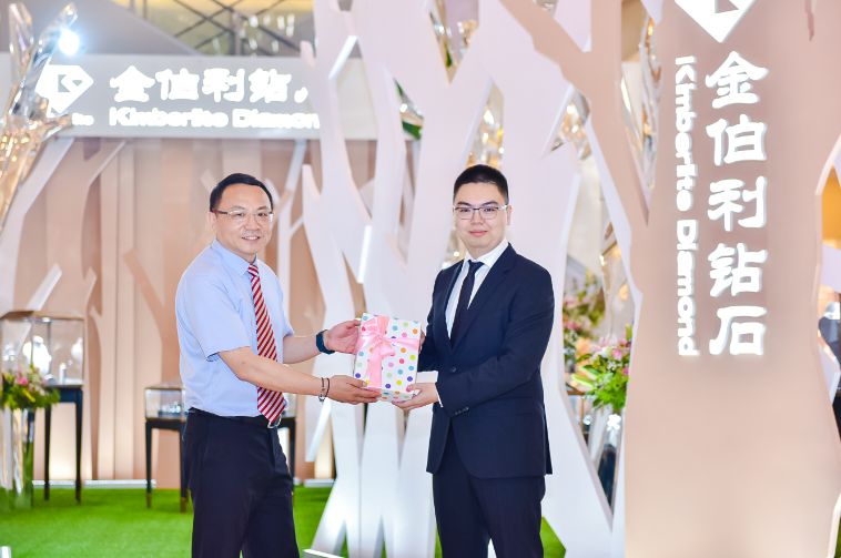 �ܸ������Ͷ���������������