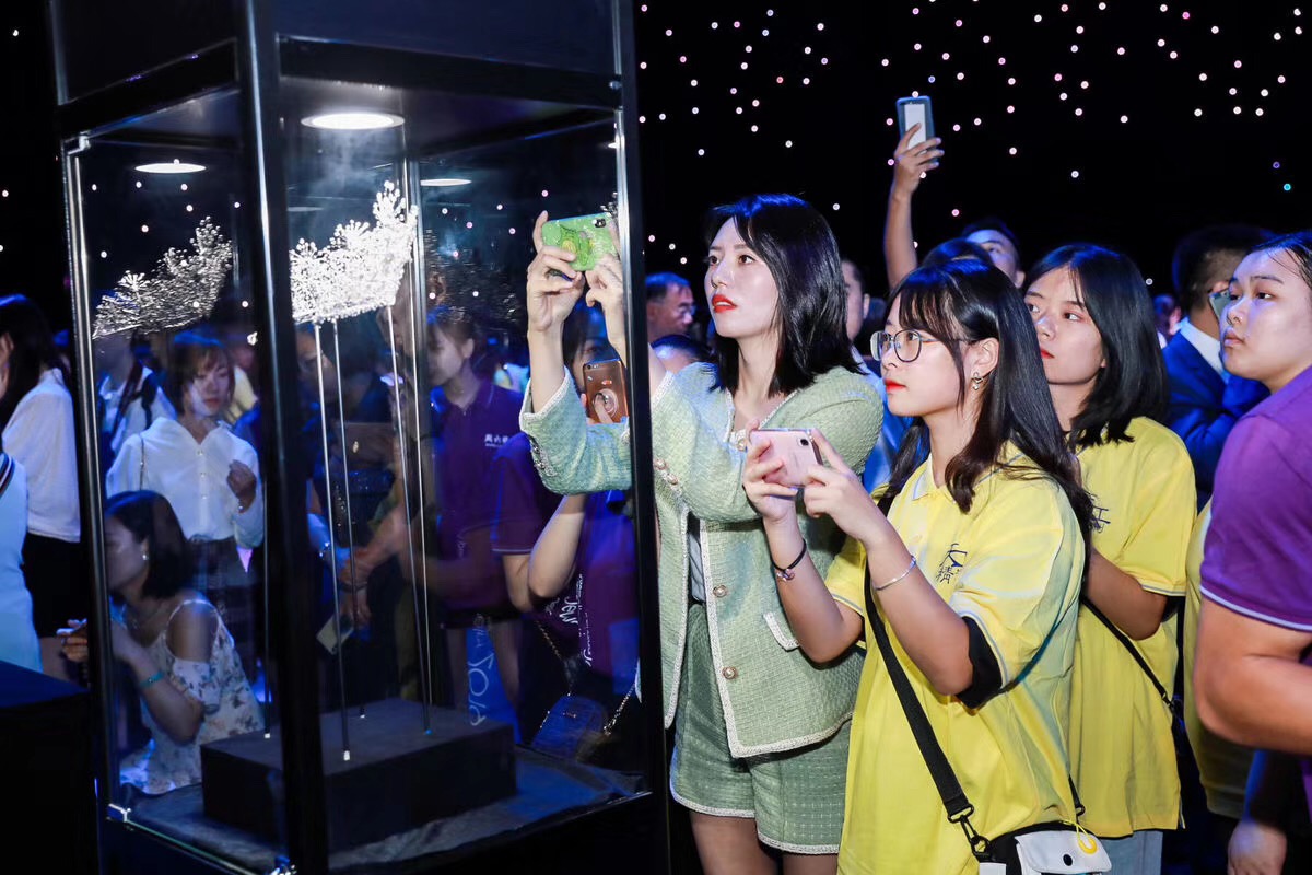 ������֮�ǡ���Χ��